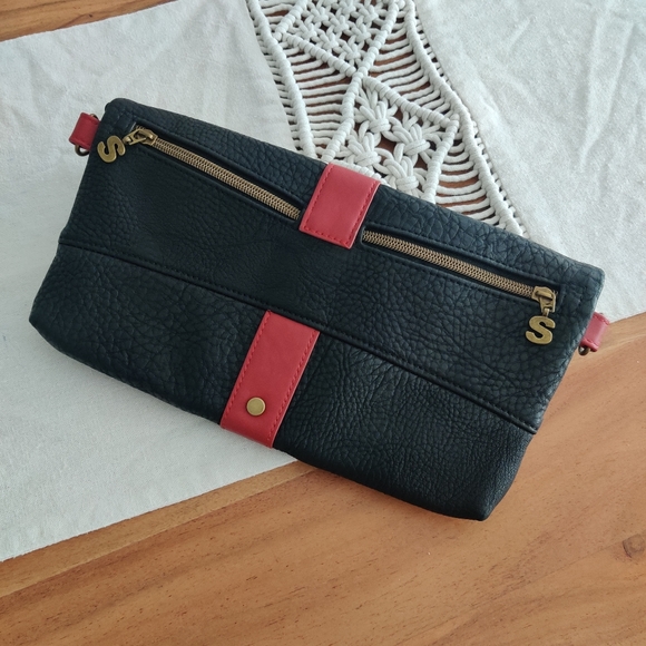 ❤️ NWOT Desigual Heart Clutch Bag ❤️ - Picture 2 of 4